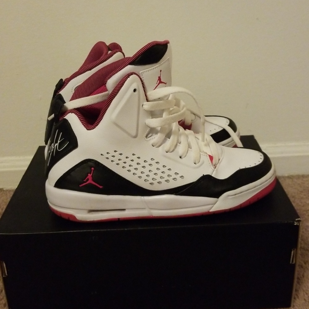 Pink black and white Jordan's flight!